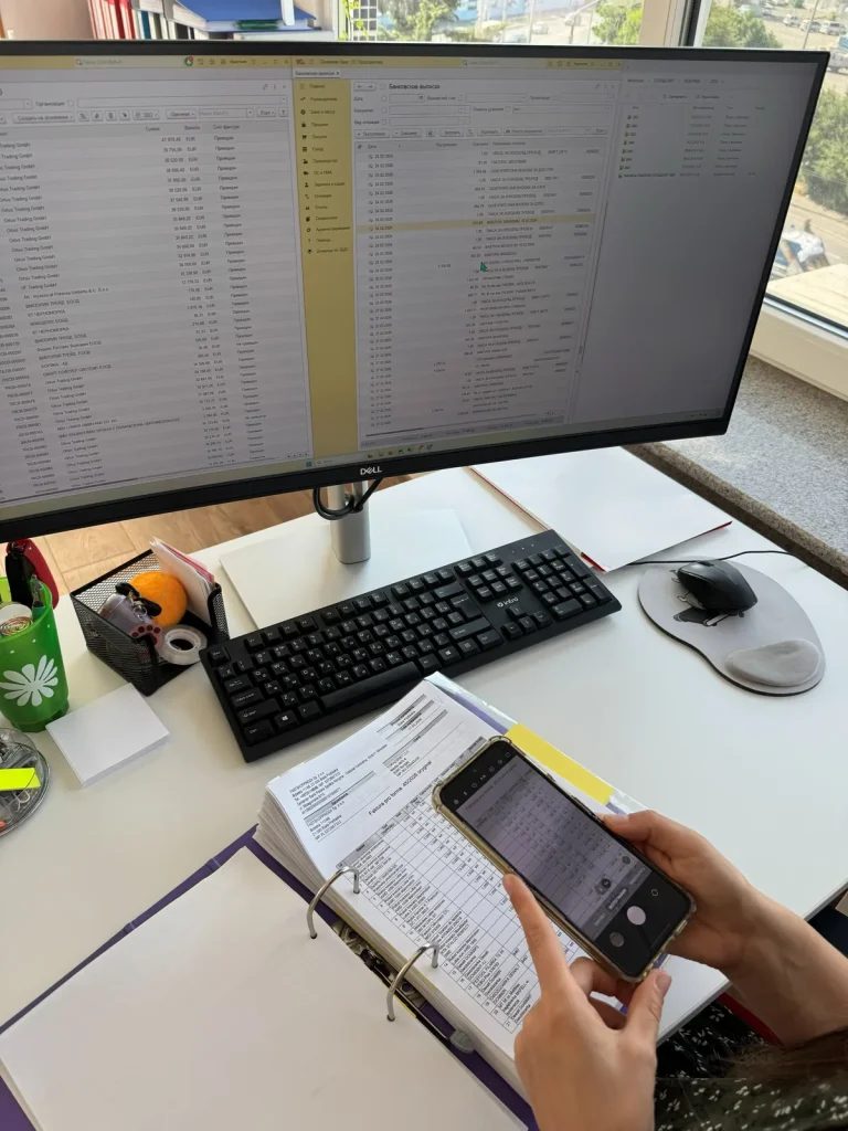 A source document goes from the phone straight into 1C